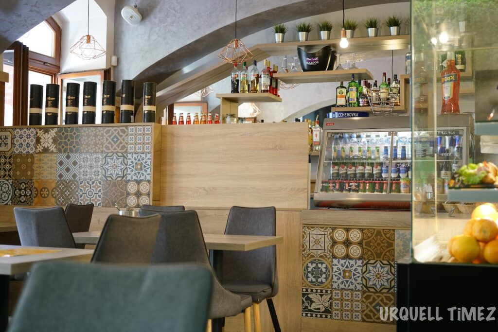 【プラハの朝食】クチコミの評価が高かった「Cafe 25 Bistro」で朝食を。 | URQUELL TiMEZ（ウルケルタイムズ）