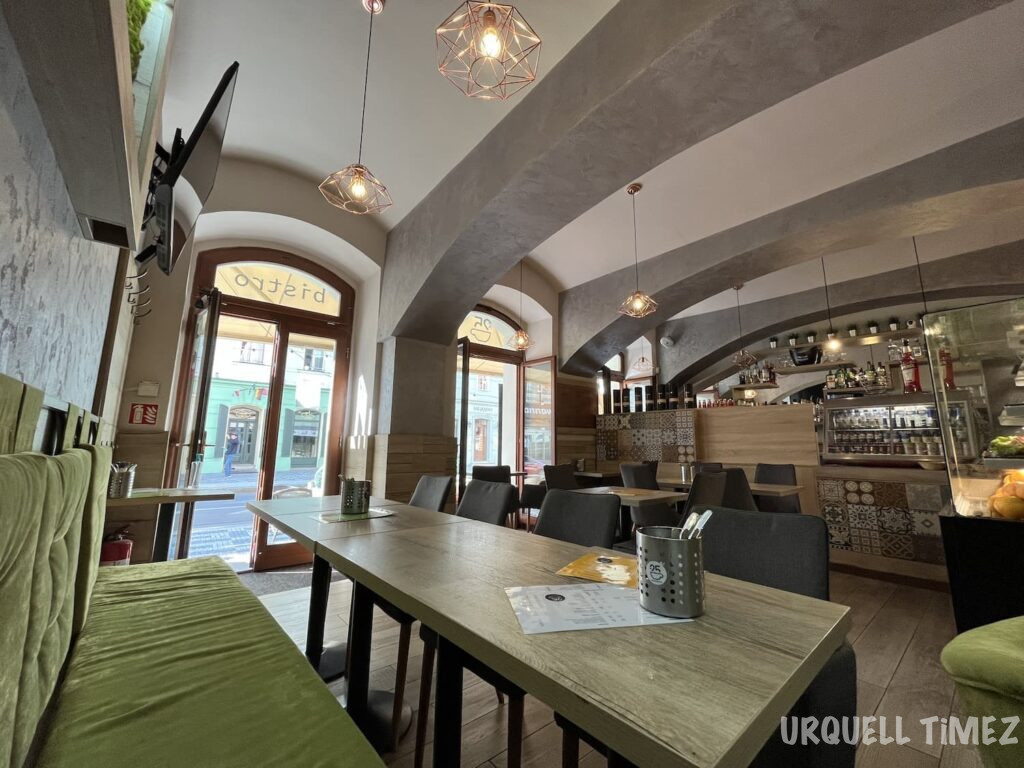 【プラハの朝食】クチコミの評価が高かった「Cafe 25 Bistro」で朝食を。 | URQUELL TiMEZ（ウルケルタイムズ）